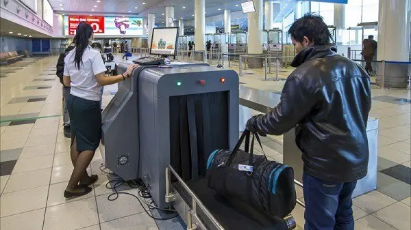 Passagierkontrolle am Flughafen