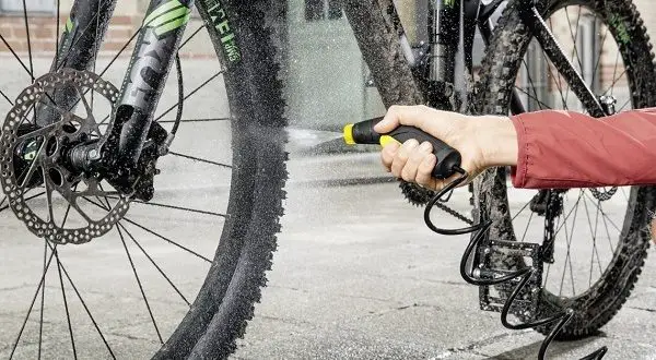Wie man sein Fahrrad richtig wäscht - Tipps