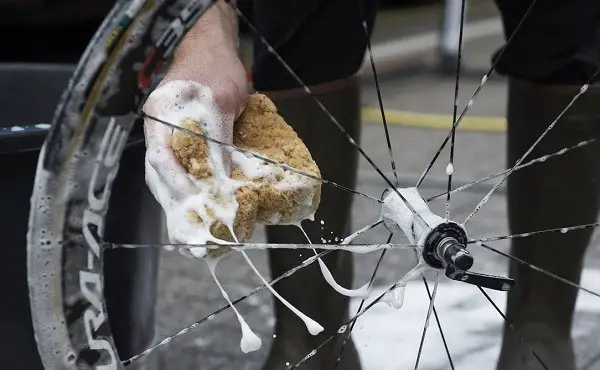 das Fahrrad beim Waschen nicht zu beschädigen