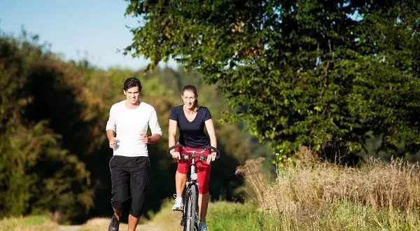 Laufen oder Radfahren - was ist effektiver für die Fettverbrennung?