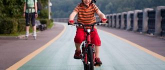 Wie Sie Ihrem Kind das Fahrradfahren beibringen: Sicherheitsregeln, Tipps