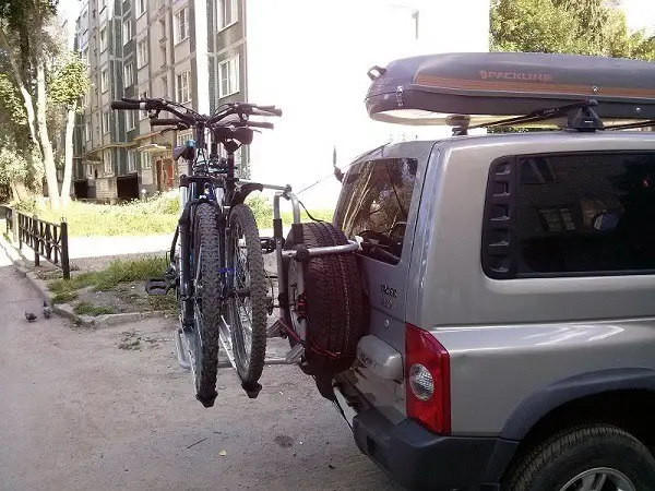 Transport eines Fahrrads auf dem Ersatzrad
