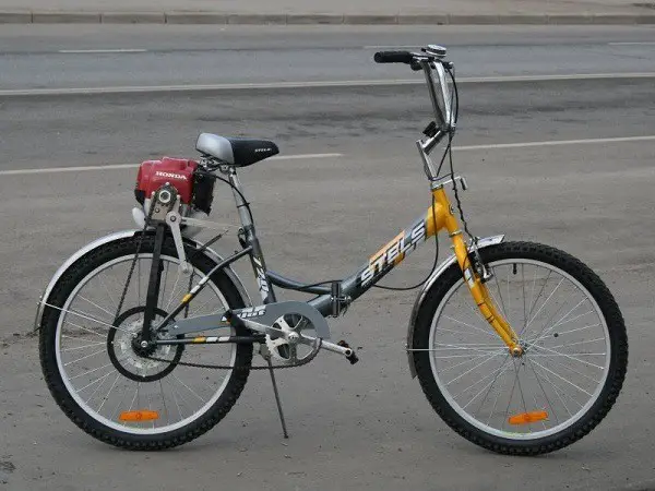 Fahrrad mit Benzinmotor